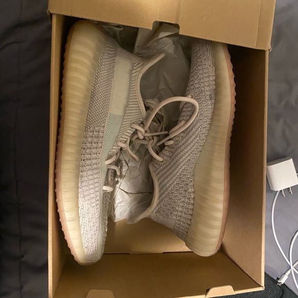Yeezys willing to trade - Picture 1 of 2